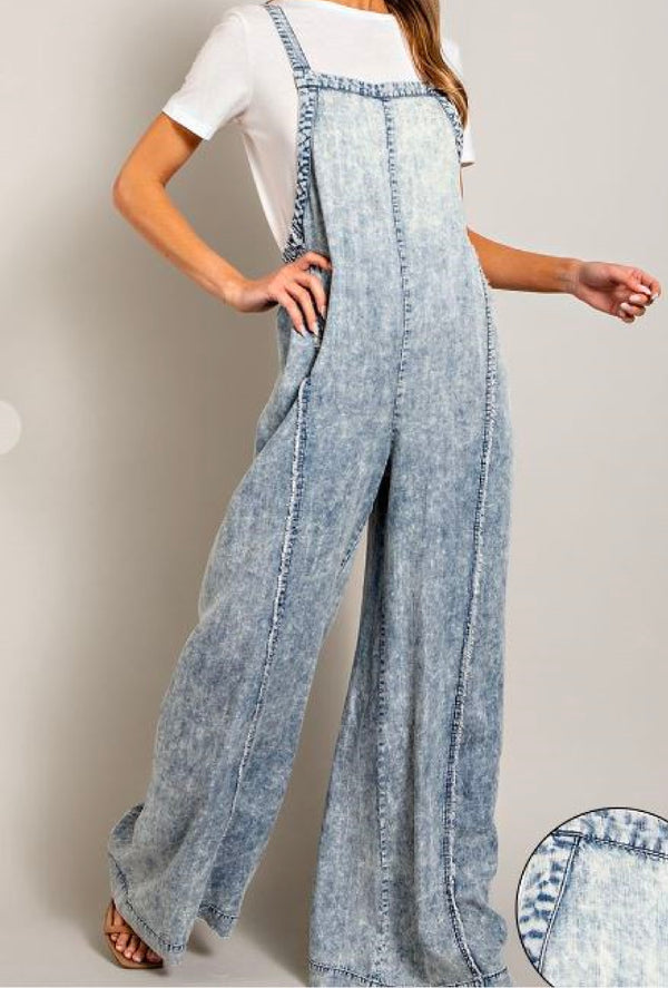 Ms Worley - Mineral washed jumpsuit featuring adjustable straps, elastic waistband and raw hems - Denim