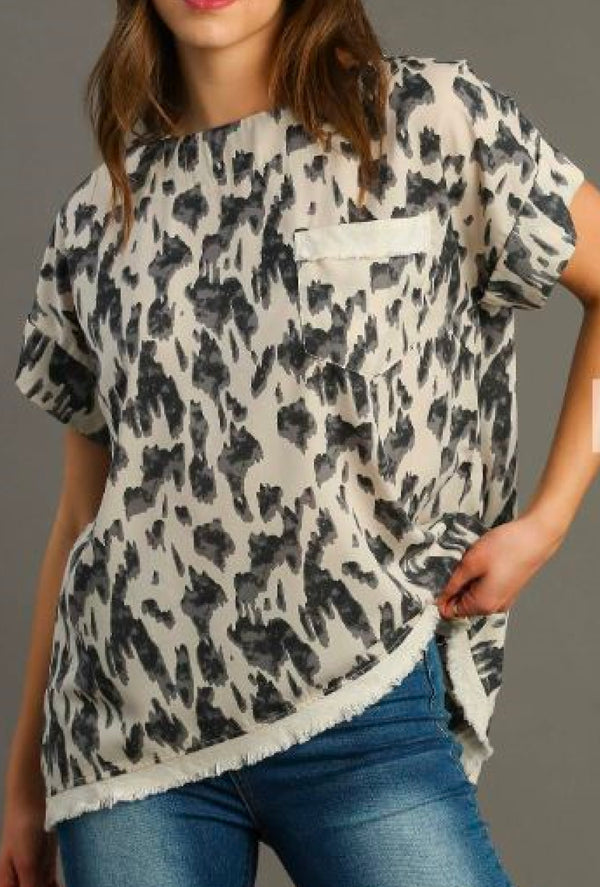 Shai - Umgee animal print boxy cut top with pocket & fray details - Oatmeal