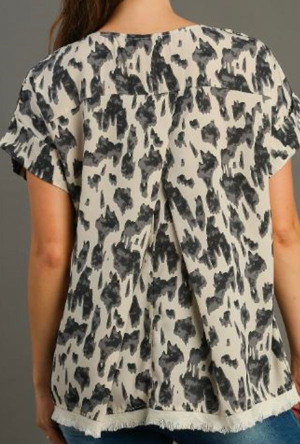 Shai - Umgee animal print boxy cut top with pocket & fray details - Oatmeal