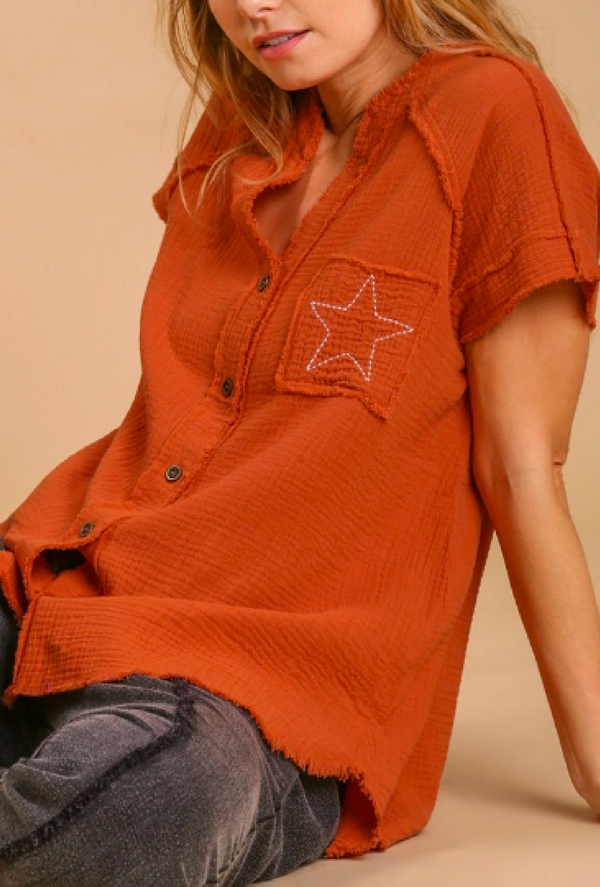 Tess - Umgee split neck star print chest pocket top with wide slit - Sunset